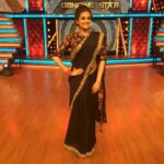 Priyamani Instagram - Wearing this awesome saree designed by @heenakochharofficial and styled by my @mehekshetty for dancing stars at 9pm on colours Kannada...thank u so much @ydu__makeup for making me look so good!
