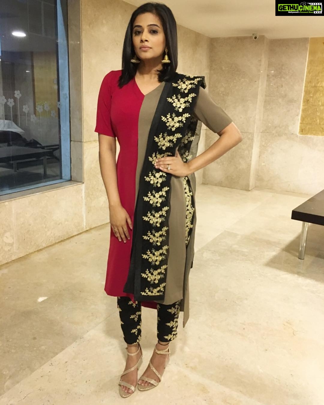Priyamani Instagram - Sorry for the deleted pic!!heres a better one..thank u @incharaa_suresh for styling this beautiful outfit designed by @trishaduttadesign for the audio launch of the Telugu version of the movie #manaooriramayanam with Prakash Raj sir