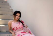 Priyamani Instagram - Elegance never goes out of style ❤️❤️ Saree : @picchika (custom made) Earrings : @rubansaccessories @oakpinionpr Styled by : @mehekshetty ❤️❤️ Pictures : @v_capturesphotography Makeup : @pradeep_makeup Hairstyle: @shobhahawale Personal assistant: @kakarla.p #etv #dheekingsvsqueens #lovethejourney #dontmissout‼️