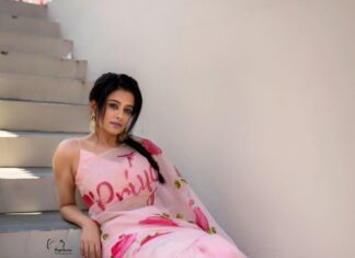 Priyamani Instagram - Elegance never goes out of style ❤️❤️ Saree : @picchika (custom made) Earrings : @rubansaccessories @oakpinionpr Styled by : @mehekshetty ❤️❤️ Pictures : @v_capturesphotography Makeup : @pradeep_makeup Hairstyle: @shobhahawale Personal assistant: @kakarla.p #etv #dheekingsvsqueens #lovethejourney #dontmissout‼️