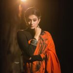 Priyamani Instagram - My louuuuuuuuuu @mehekshetty you be da best❤️❤️❤️ thank you so much for patiently styling me so well in this gorgeous saree by @baisacrafts and this turtle neck tshirt by @hm ❤️ thank you my fav @sandeepgudalaphotography for these amazing pics ❤️❤️ make up and hairstyle by my favourites @pradeep_makeup and @shobhahawale ❤️❤️.. #dheekingsvsqueens #etv #lovemyjob #dontmissout‼️