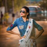 Priyamani Instagram - Thank you my louuuuuuu @mehekshetty for styling me so well in this super cool look ...this gorgeous saree by @sareebari ❤️❤️..thank you my louuu @mehekshetty for custom making the shirt ❤️❤️❤️..thank you sooooo much @sudheeranandbayana for lending me your shades and making me look “cooler” 🙏🏻🙏🏻🙏🏻🤗🤗🤗🤗.. pictures courtesy my fav @sandeepgudalaphotography ❤️❤️ .. makeup and hairstyle by my favourites @pradeep_makeup and @shobhahawale ❤️❤️.. personal assistant @kakarla.p .. #dheekingsvsqueens #etv #lovemyjob #dontmissit
