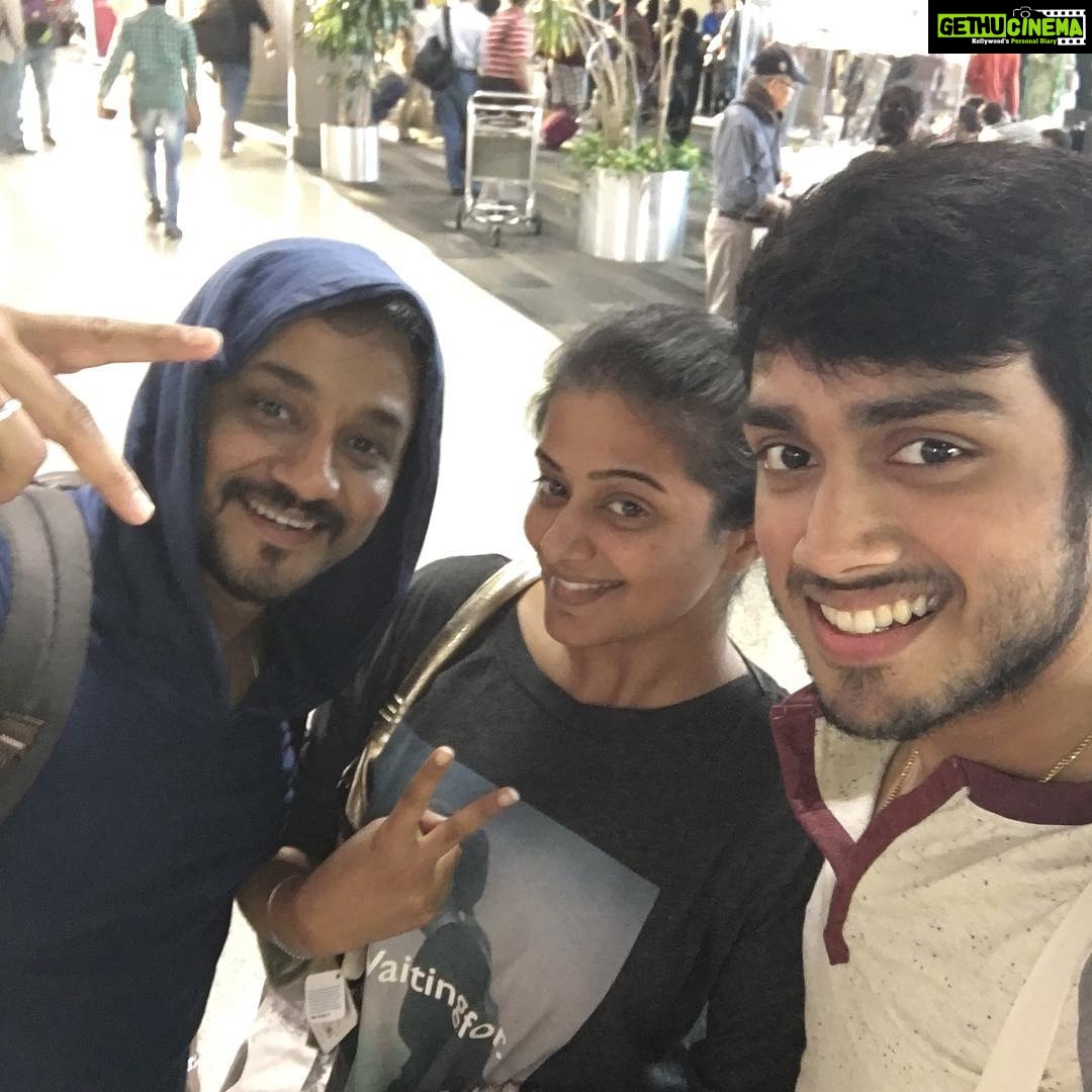 Priyamani Instagram - Bye bye USA!hello India!with my fav @mustufaraj and @kalidas_jayaram Houston International Airport- International Flights!