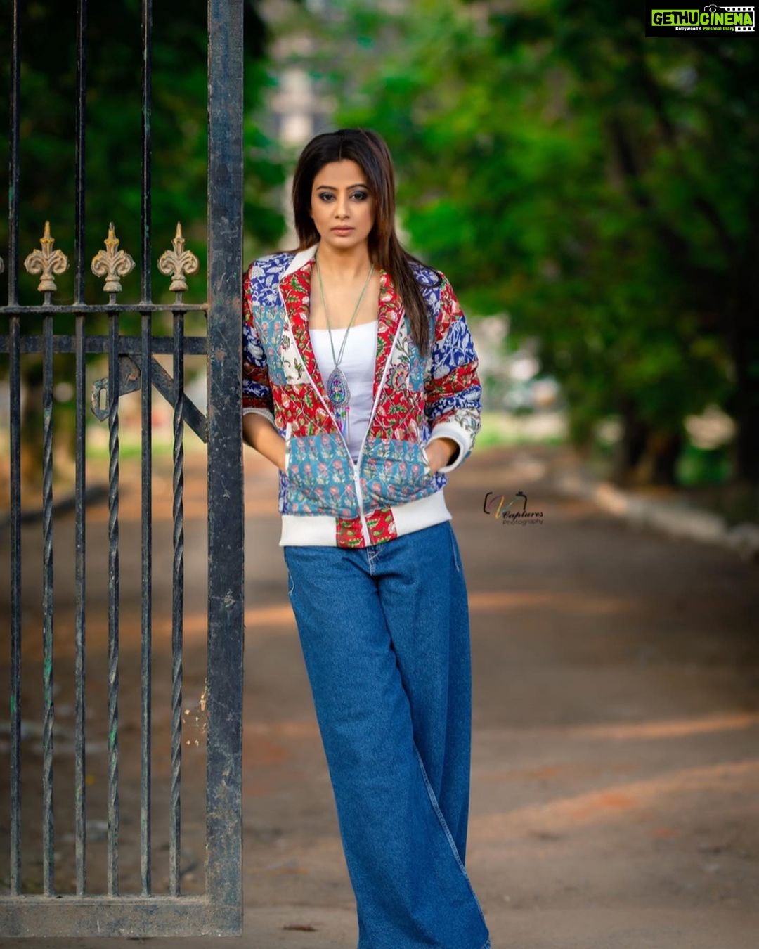 Priyamani Instagram - Thank you my louuuuu @mehekshetty for styling me so well in this gorgeous jacket by @octoberjaipur and pants by @zara ❤️❤️❤️thank you @v_capturesphotography for these beautiful pics ❤️❤️ makeup and hairstyle by my favourites @pradeep_makeup and @shobhahawale ❤️❤️ personal assistant @kakarla.p #etv #dheekingsvsqueens #dontmissout #lovemyjob❤️