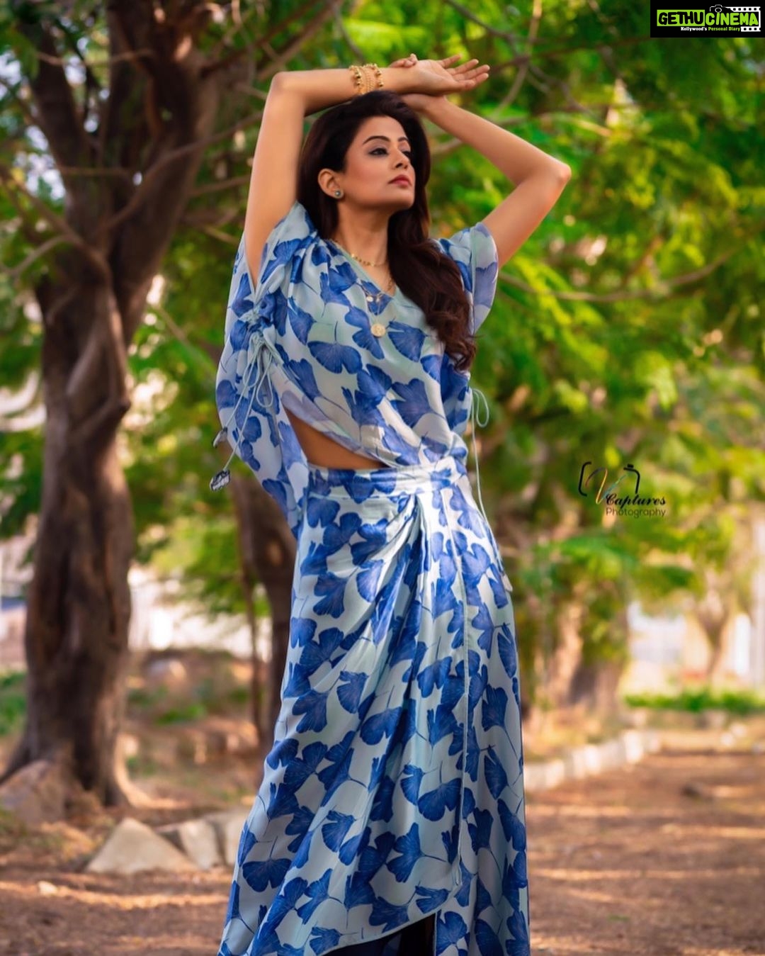 Priyamani Instagram - Thank you my louuuui @mehekshetty for styling me so well in this gorgeous outfit by @riminayakindia and managed so well by @poppublishmedia ..thank you @v_capturesphotography for these gorgeous pics❤️❤️..makeup and hair style by my favourites @pradeep_makeup and @shobhahawale ❤️❤️..personal assistant @kakarla.p ... #etv #dheekingsvsqueens #dontmissout