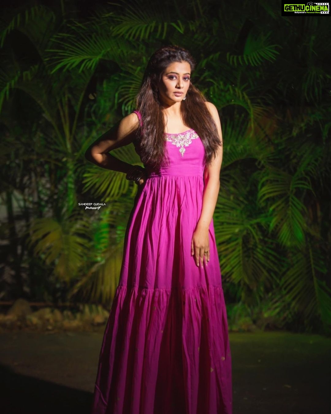 Priyamani Instagram - All hail my louuuuu @mehekshetty for styling me so well in this gorgeous dress by @baisacrafts ❤️❤️..these gorgeous earrings are by @jewelleryhoard ❤️❤️..these awesome pictures by my favourite @sandeepgudalaphotography ❤️❤️ makeup and hairstyle by my favourites @pradeep_makeup and @shobhahawale ❤️❤️.. assisted by @sai_siddhu022 .. #dheekingsvsqueens #etv #dontmissout‼️ #lovemyjob