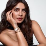 Priyanka Chopra Instagram – @bulgari’s iconic #Serpenti watch 

#bvlgari #ad