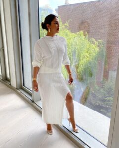 Priyanka Chopra Instagram - Sunday’s OOTD. Feeling the love in NYC… Happy Pride! 🏳️‍🌈 📸- @anjula_acharia Pride In Ny