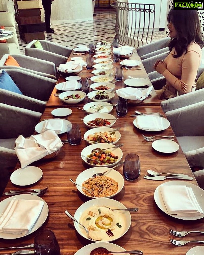 Priyanka Chopra Instagram - Ummmm is that all for me? Ok then.. thank you!! Lol I almost look scared.. #wheretostart #dubai #hospitality #foodcoma #localindulgence #livinglifequeensize ❤️❤️❤️ Atlantis, The Palm