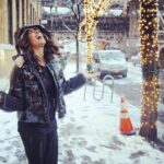 Priyanka Chopra Instagram – Snow.. my friends here.. ❄️☃️🌨❤️😍💋🙏🏼
#Snowday #smilesallaround #lastweekoffilming #NYCschedule #quantico New York, New York