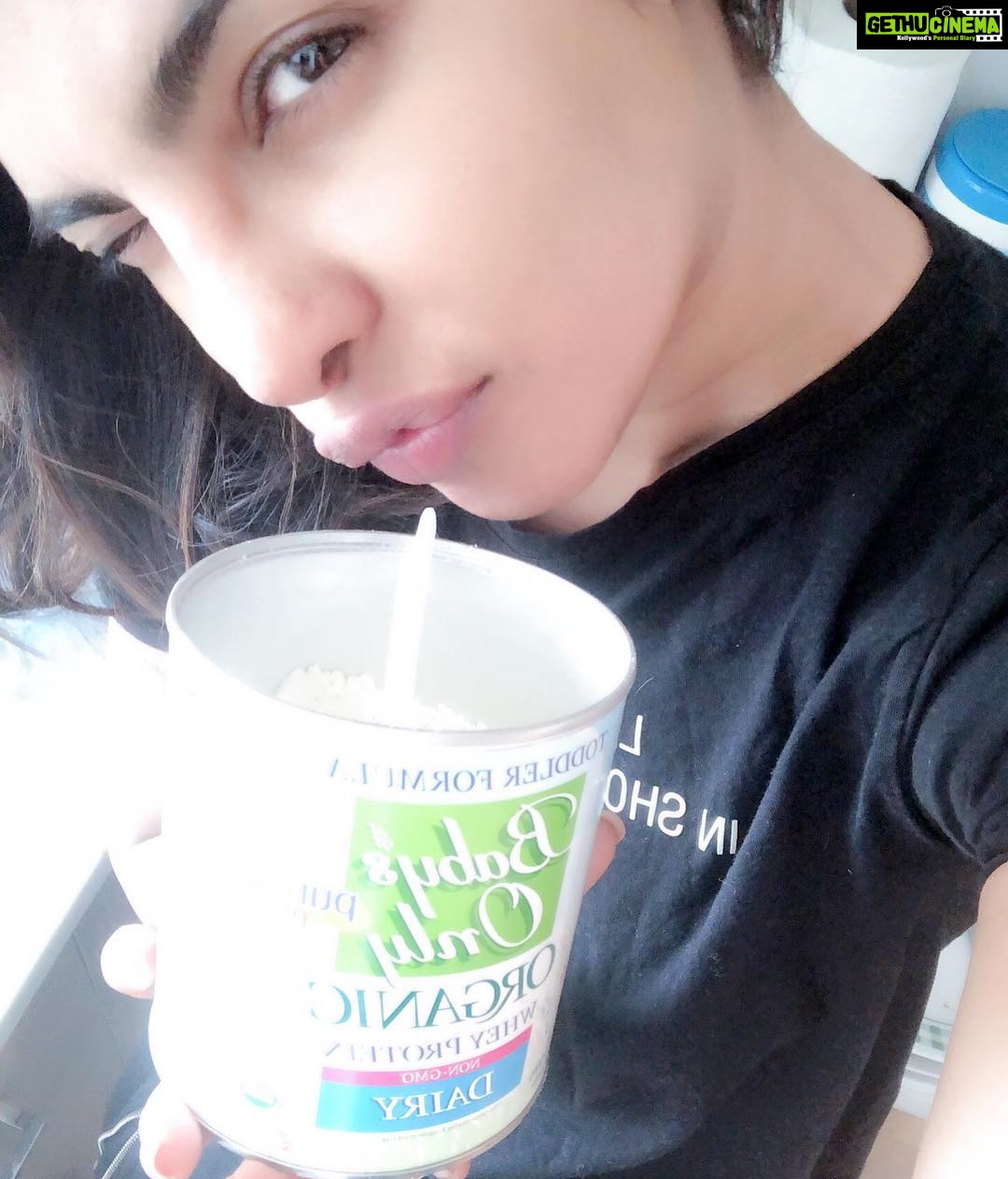 Priyanka Chopra Instagram - Who needs breakfast when u have baby formula!! Yum!! @shireen_shiva_rose @chickyp85