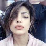 Priyanka Chopra Instagram - When u don’t know what else to do during Glam time. #gettinmyhairdid #quantico #NYC New York, New York