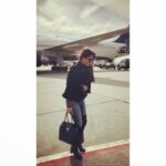 Priyanka Chopra Instagram - Maybe I shouldn’t do that with a knee brace on but it’s getting hella cold in NYC.. #LABound #sunnyskies #weekendvibes 🥂🌬🎉🤪🤩🌸💕 New York, New York