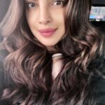 Priyanka Chopra Instagram - Just a usual Saturday .. #nofilter #carfie🚘 ❤️ #freshface #freshlife