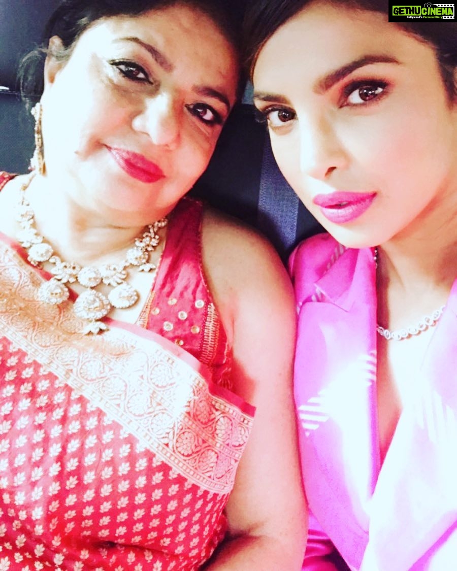 Priyanka Chopra Instagram - On our way.. Pre premiere carfie! #producerlife @madhuchopra @fendi @niravmodijewels #pahuna @tiff_net