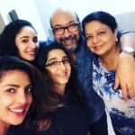 Priyanka Chopra Instagram – Good times with good people. #friendslikefamily💖 @mickeycontractor @biancacontractor #mehr @madhuchopra #bigdaddy #Mickeyman