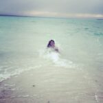 Priyanka Chopra Instagram - take me away.. to a secret place.. our hideaway.. 🌊#oceanbaby #islandgirl Pic courtesy- @madhuchopra