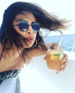 Priyanka Chopra Instagram - Summer wonderland.. #islandgirl 🎉🥂🙏🏼🌊 #thechopravacation