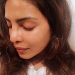 Priyanka Chopra Instagram - 5 am call times. I still don't know how I feel about them.. hmmm. 😴😏#nofilter #nighttimeroutine @111skin ❤️ #cleanskinisthebestskin