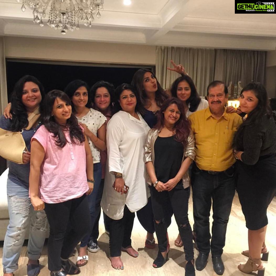 Priyanka Chopra Instagram Team PC!! india you are my heart! ️🙏🏼