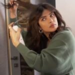 Priyanka Chopra Instagram - Happy #WorldWaterDay! Not only does @anomalyhaircare’s Dry Shampoo check all of my hair care boxes, but it is also earth-conscious in many ways. Did you know that an average 10-minute shower uses around 20-25 gallons of water, and a bath averages 35-50 gallons? Dry shampoo is a quick and easy way to cut down shower times and reduce the amount of water being wasted daily! My challenge to you is to use dry shampoo instead of a hair wash once a week and help save up to 500 LITERS of water per year!! Challenge accepted?👇🏽 🎥 @kylegalvin_
