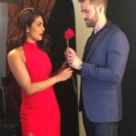 Priyanka Chopra Instagram – Just give me the 🌹 already @NickViall! #TheBachelor passes on the baton to #Quantico! Now on Mondays at 10|9c #BachelorNation