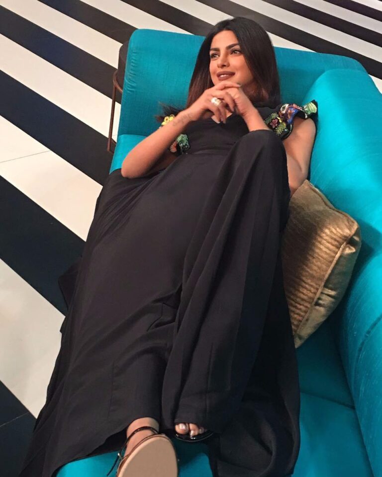 Priyanka Chopra Instagram - I'm taking over the couch today! Join me for some steaming hot coffee... with @karanjohar ;) #KoffeeWithKaran @StarWorldIndia