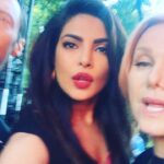 Priyanka Chopra Instagram – Backstage madness @thehughjackman Deborra Lee