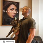 Priyanka Chopra Instagram - Haha Russell and rocky!! Welcome to #quan2co @russelltovey with @repostapp ・・・ What time is it? It's @abcquantico time! @quanticoworld @priyankachopra #quantico #abcquantico #quanticoabc #rocky #newyorkcity #fbi @jcrewmens
