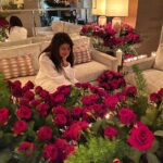 Priyanka Chopra Instagram - I wish you were here @nickjonas ❤️ just a couple of roses.. 😆 London, United Kingdom