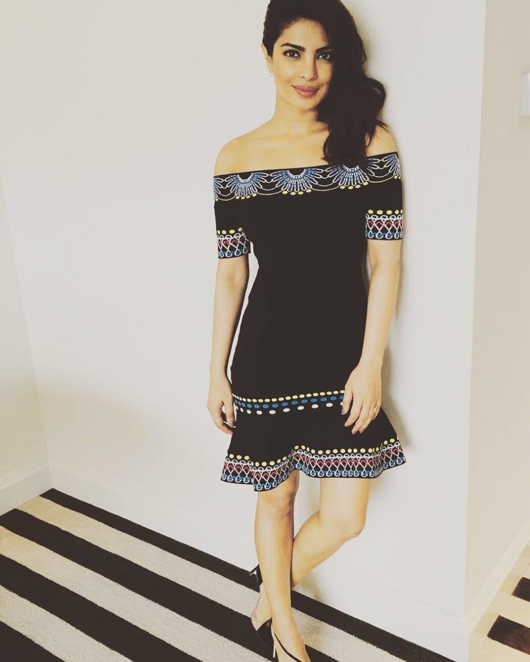 Priyanka Chopra Instagram - #QuanticoDiaries #London - taking the day head on in @peterpilotto @cristinaehrlich