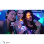 Priyanka Chopra Instagram - Lovely night! @thejohannabraddy @lijun_li with @repostapp. ・・・ Karaokeing 🎤 w my hotties @thejohannabraddy @priyankachopra #Quantico