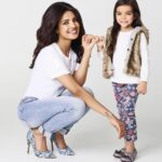 Priyanka Chopra Instagram - This lil cutie Sofia and I #MAKEAPROMISE to help children in urgent need. Too many children of this world are at risk with exposure to conflicts, diseases and natural disasters…they need us. There are many ways to lend us your support: Buy the Silver Lockit in Louis Vuitton stores and $200 will be donated to #UNICEF, do a 'Pinky Promise' - link your pinky with someone you love/admire and post it with #MAKEAPROMISE, or join us now and donate on www.louisvuitton.com/lvforunicef @louisvuitton @unicef  #makeadifference #lvforunicef #louisvuitton