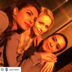 Priyanka Chopra Instagram – Togetherness with the girls!! #Repost @jazmasri with @repostapp.
・・・
only place to get a tan in Montreal #fakesunlight #onset @priyankachopra @JohannaEBraddy #Quantico #powerpuffgirls