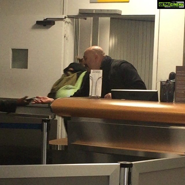 Priyanka Chopra Instagram - I was waiting to board my flight and this guy checking in passengers was the happiest airline official Ive ever seen! I watched him for about 20 mins and when I told him he made my day by his enthusiasm he said he loved his job.. I love that. Makes u believe in humanity and the niceness in people. Making tired passengers smile. #EverydayHero