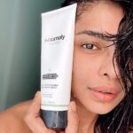 Priyanka Chopra Instagram – Great hair days = great days. Am I right? Check out my stories to learn more about the @anomalyhaircare collection and let me know what you’re most excited to try! 🤍🤍👇🏽 London, United Kingdom