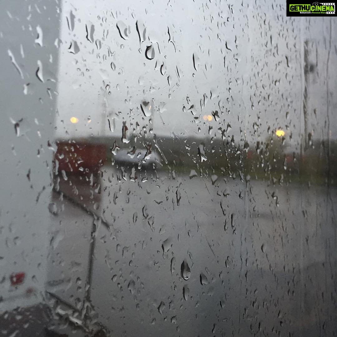 Priyanka Chopra Instagram - Rainy cold brutal shooting day.. I remind myself#NoStormLastsForever #quantico
