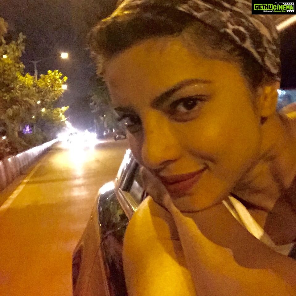 Priyanka Chopra Instagram - Hanging out! Smelling the air! Mumbai Meri jaan! #GoodToBeHome