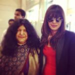 Priyanka Chopra Instagram - Met the amazing Abida Parvin! I'm such a huge fan..maahi yaar di gharoli.. Aandhi chali toh.. So may great Sufi songs..been listening mom stop