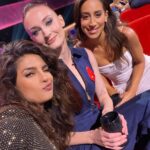 Priyanka Chopra Instagram - About last night.. with these beauties ❤️ Also don’t miss senior in the corner 😂 #jonasbrothersfamilyroast @netflixisajoke #Roasted coming to Netflix on November 23! Los Angeles, California