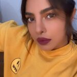 Priyanka Chopra Instagram - Glam time.. ✨ #selfie #inbetweenshots #thewhitetiger 💄 @uday104 Hair @susanemmanuelhairstylist Somewhere in Delhi