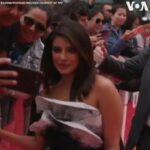 Priyanka Chopra Instagram - Thank you, thank you, thank you... for coming to see us and #TheSkyIsPink. Your love and support has always meant the world to me... I’m so grateful for your constant support! #WorldPremiere @tiff_net Video courtesy: @tiff_net Video source: #TheVoiceOfAmerica TIFF