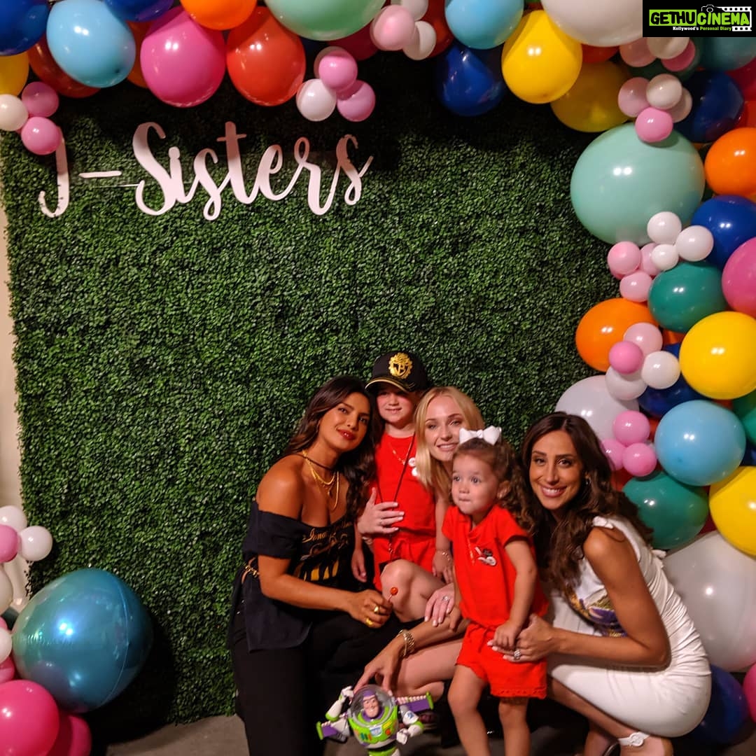 Priyanka Chopra Instagram - The #jsisters for life #alenajonas #valentinajonas @sophiet @daniellejonas Miami, Florida