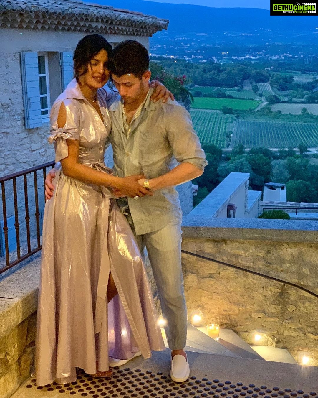 Priyanka Chopra Instagram - It’s in the air.. ❤️