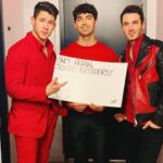 Priyanka Chopra Instagram - You guys killed it at @nbcsnl ! Wow! So proud ! @nickjonas @joejonas @kevinjonas @jonasbrothers 🙌🏽🙏🏽🆒👍🏽🍭❤️🤯💋 New York, New York