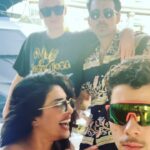 Priyanka Chopra Instagram - When Bollywood music kicks in.. #tareefan #kareenakapoor @sonamkapoor @badboyshah ❤️ @nickjonas @joejonas @sophiet Miami Beach, Florida