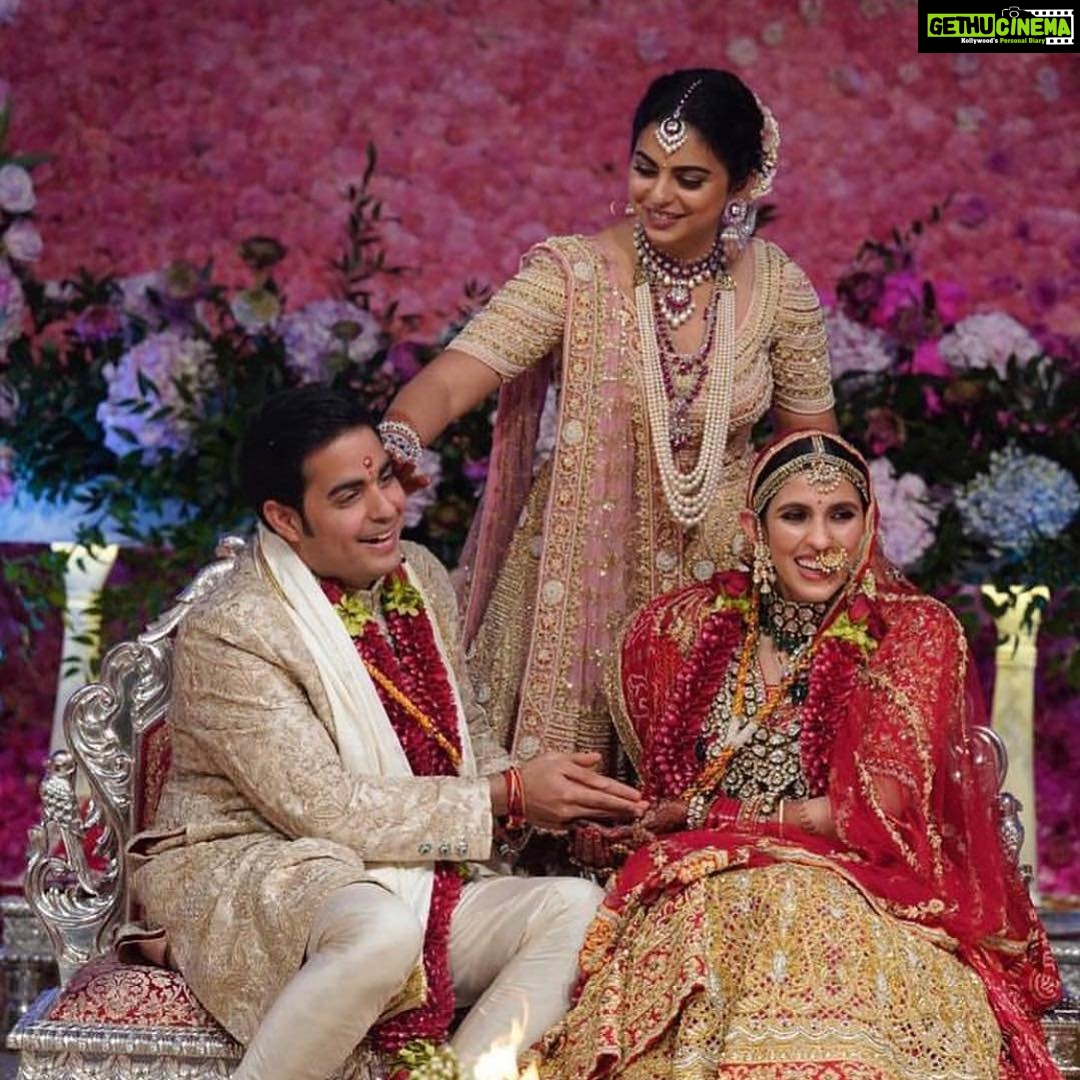 Priyanka Chopra Instagram - So happy for these two amazing people coming together for life.. @aambani1 and @shloka11 here’s to a lifetime of togetherness.. and @_iiishmagish you’re the best twin ever! We killed it at the baraat.. big love always! ❤️🎉🙌🏽 Mumbai, Maharashtra