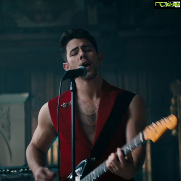 Priyanka Chopra Instagram - #SuckerVideo OUT NOW 🍭🍭 This is the first time we’ve worked together but not for a moment did it feel like work. Such a fun family affair…#JonasBrothers and the #JSisters cheering each other on! Proud of you husband. (Link in bio)