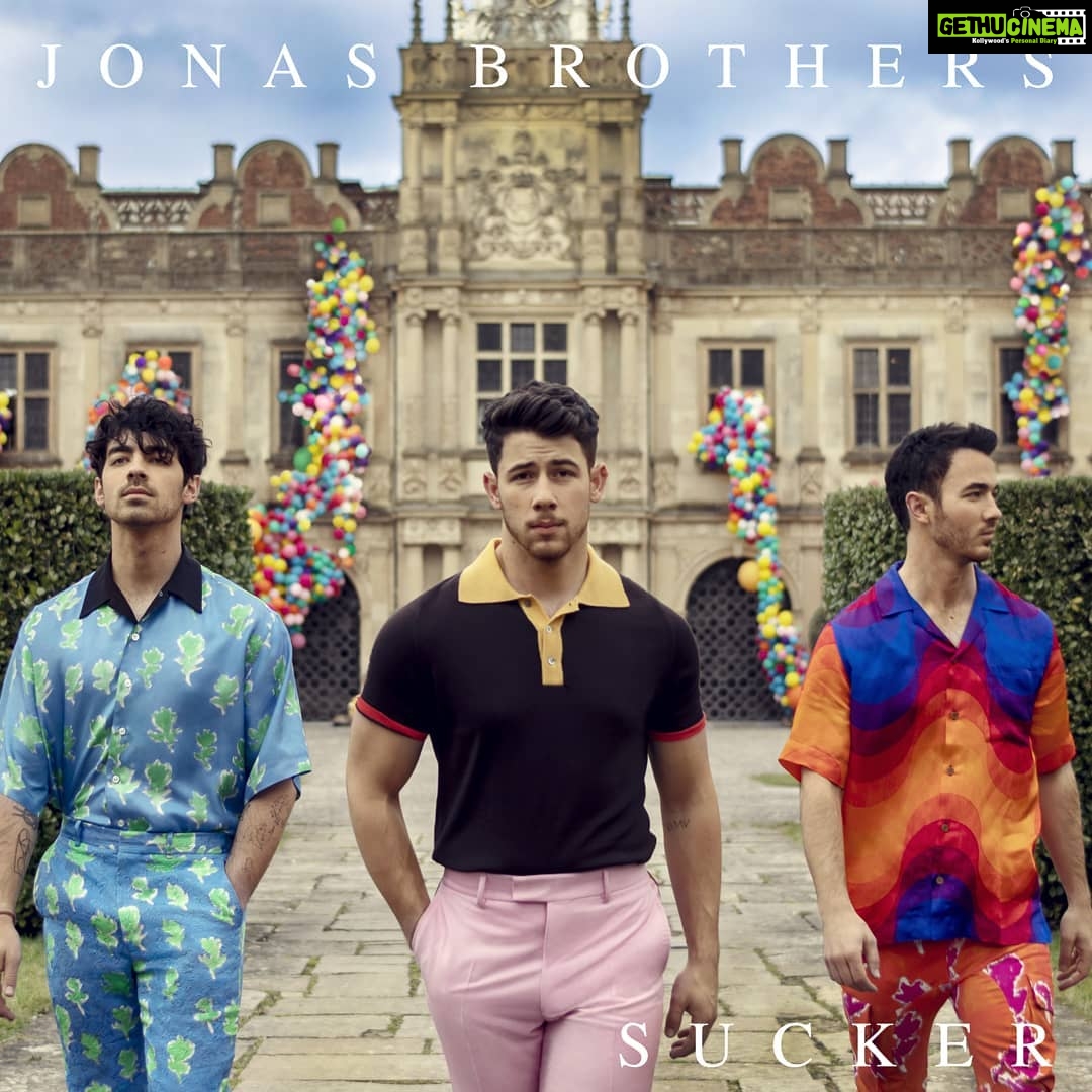 Priyanka Chopra Instagram - And yes they’re back…and may I say… hotter than ever. So proud of the family #Sucker #JonasBrothers #MidnightET