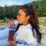 Priyanka Chopra Instagram – Hot Summer… cold sips 😍 🍷 London, United Kingdom